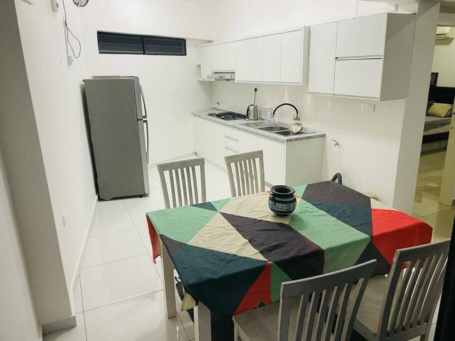 Kk Jungle Hideaway Lovely Apartment 5 Mins Walk To Town 코타키나발루 외부 사진