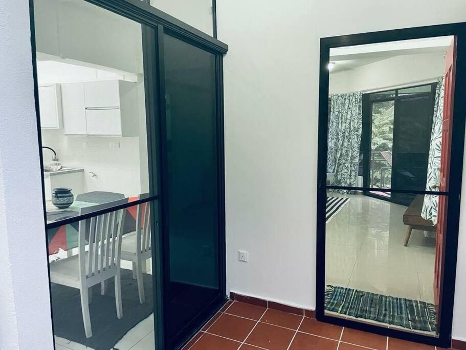 Kk Jungle Hideaway Lovely Apartment 5 Mins Walk To Town 코타키나발루 외부 사진