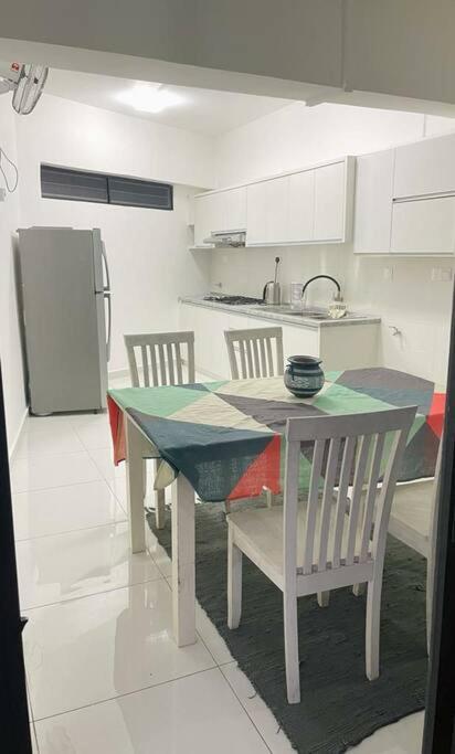 Kk Jungle Hideaway Lovely Apartment 5 Mins Walk To Town 코타키나발루 외부 사진