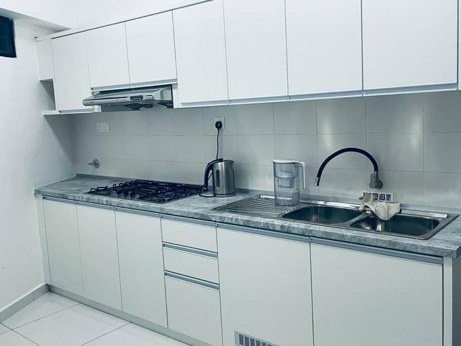 Kk Jungle Hideaway Lovely Apartment 5 Mins Walk To Town 코타키나발루 외부 사진